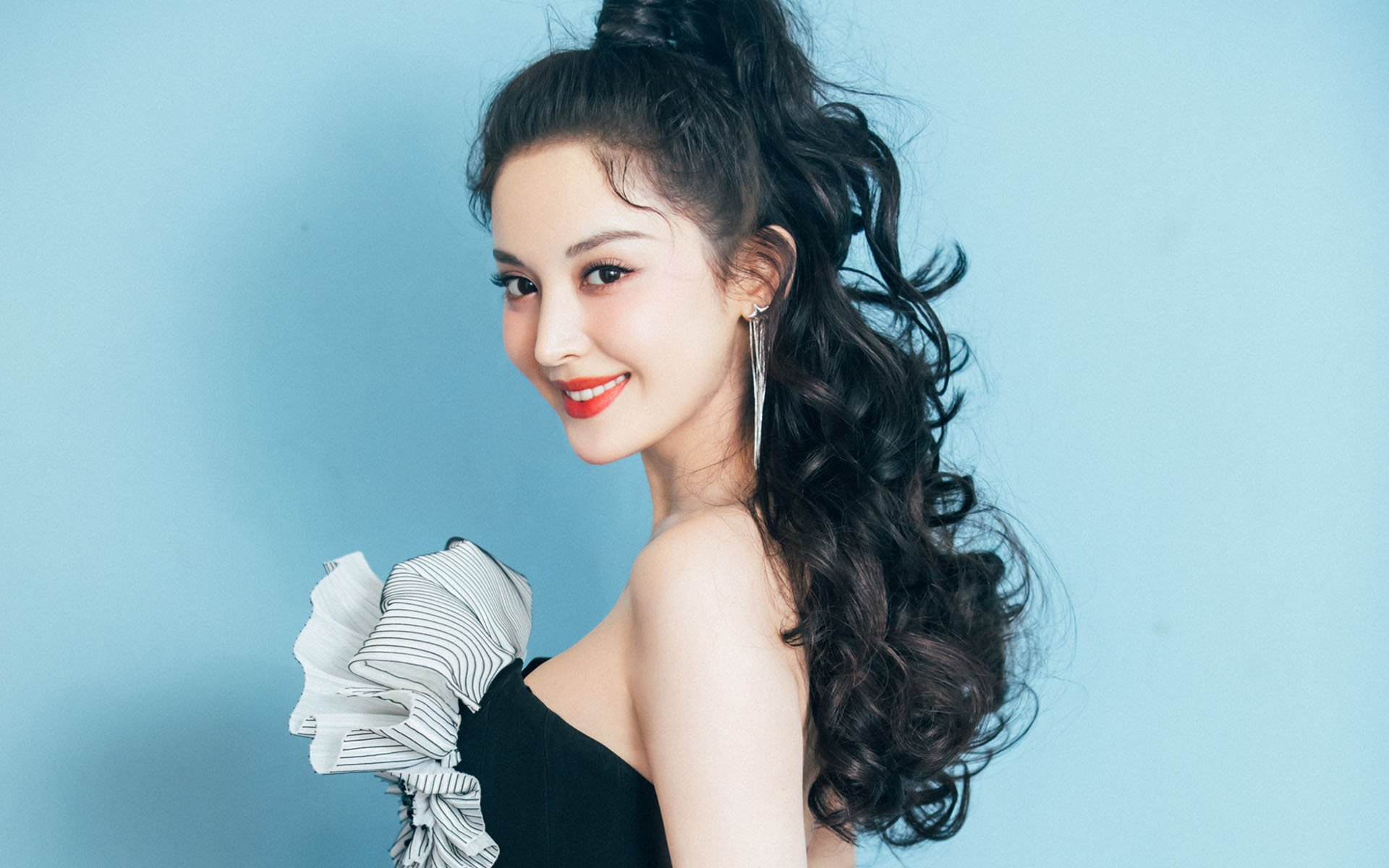 麦考的防守站位精准,成为全黑队取胜的秘密武器,麦考4连冠