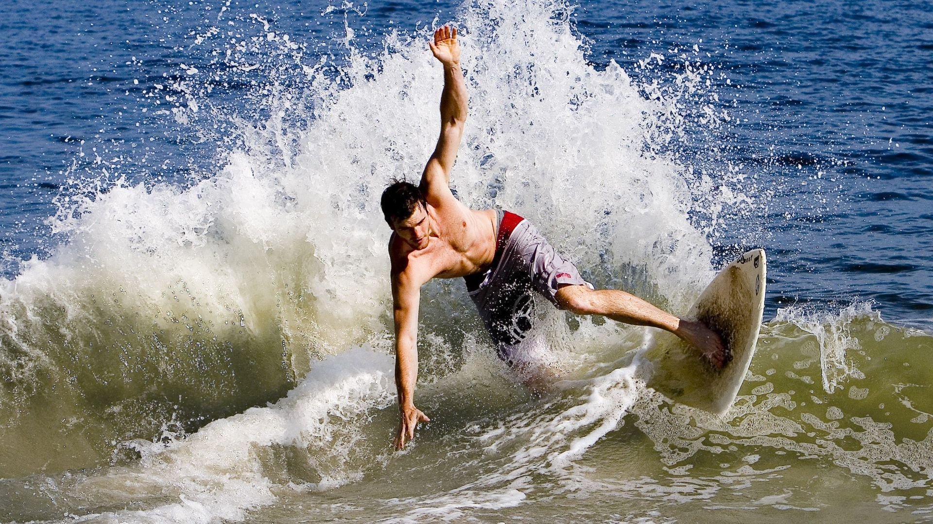 “德甲战火连天,冠军悬念逐步揭晓”,德甲冠军是谁