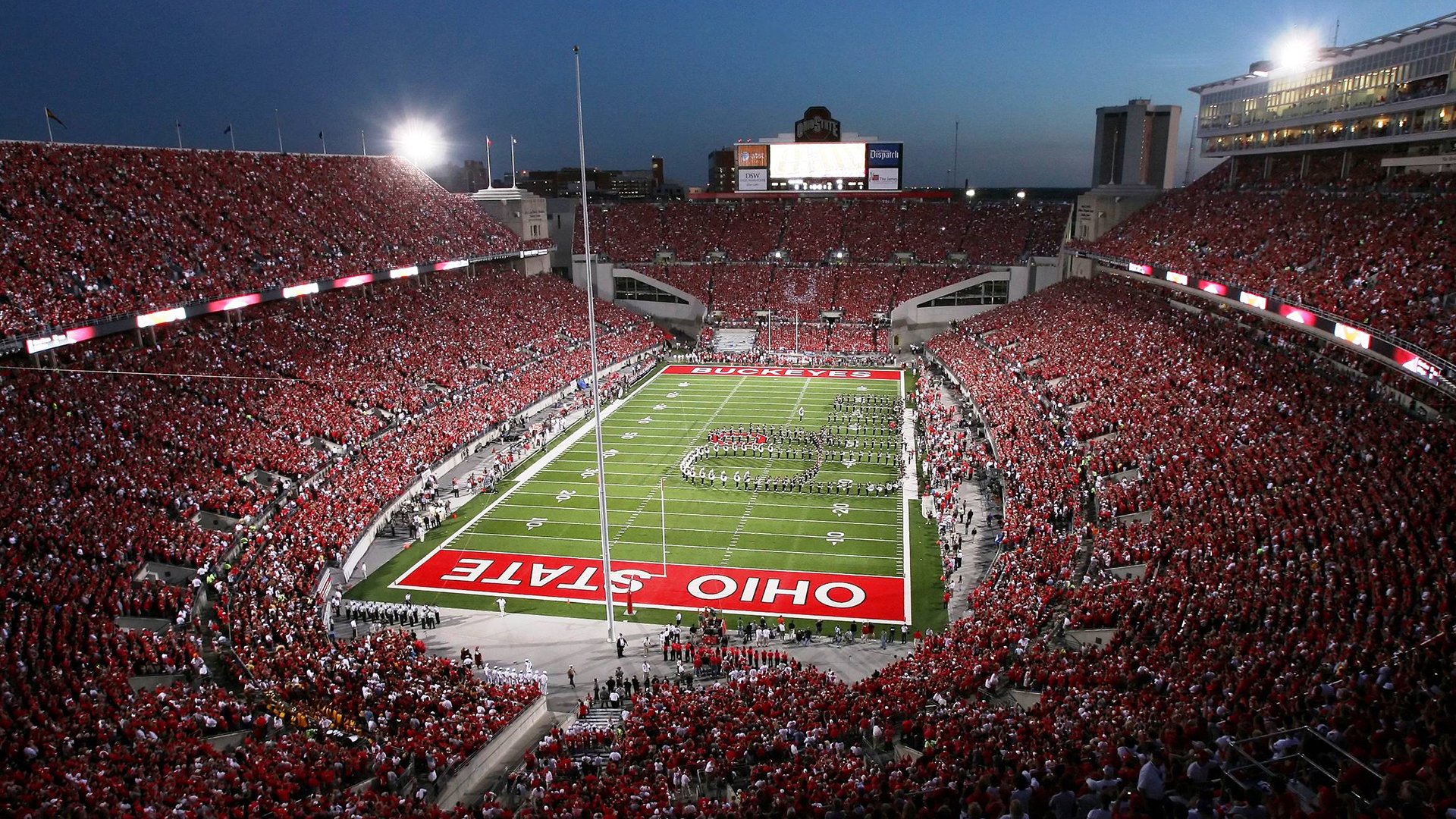 “湖人队逆转险胜，詹姆斯再现高光时刻”，詹姆斯湖人出场视频2020