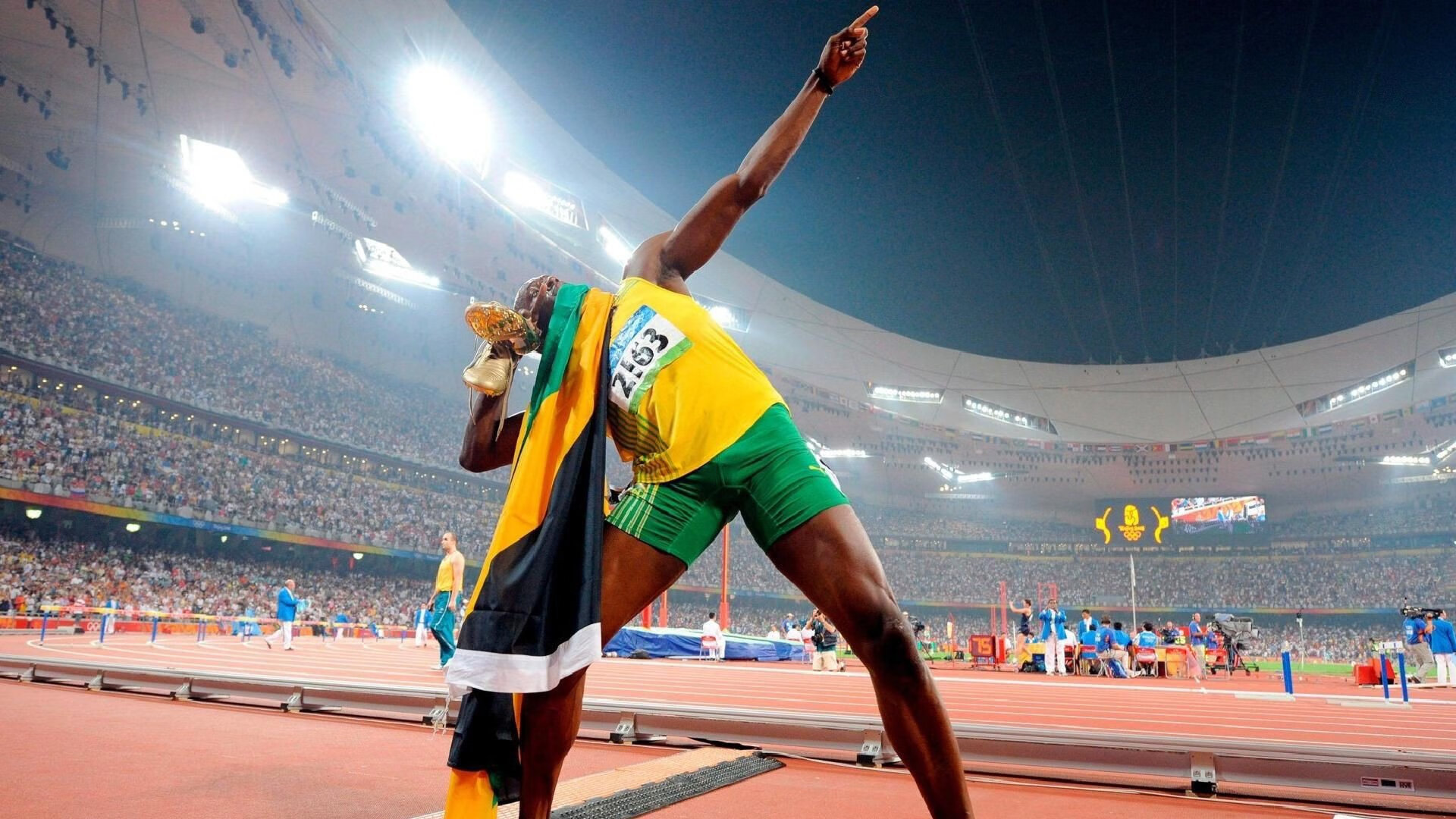 《观众互动新体验:虚拟现实中的沉浸式观赛》,沉浸式虚拟演播室