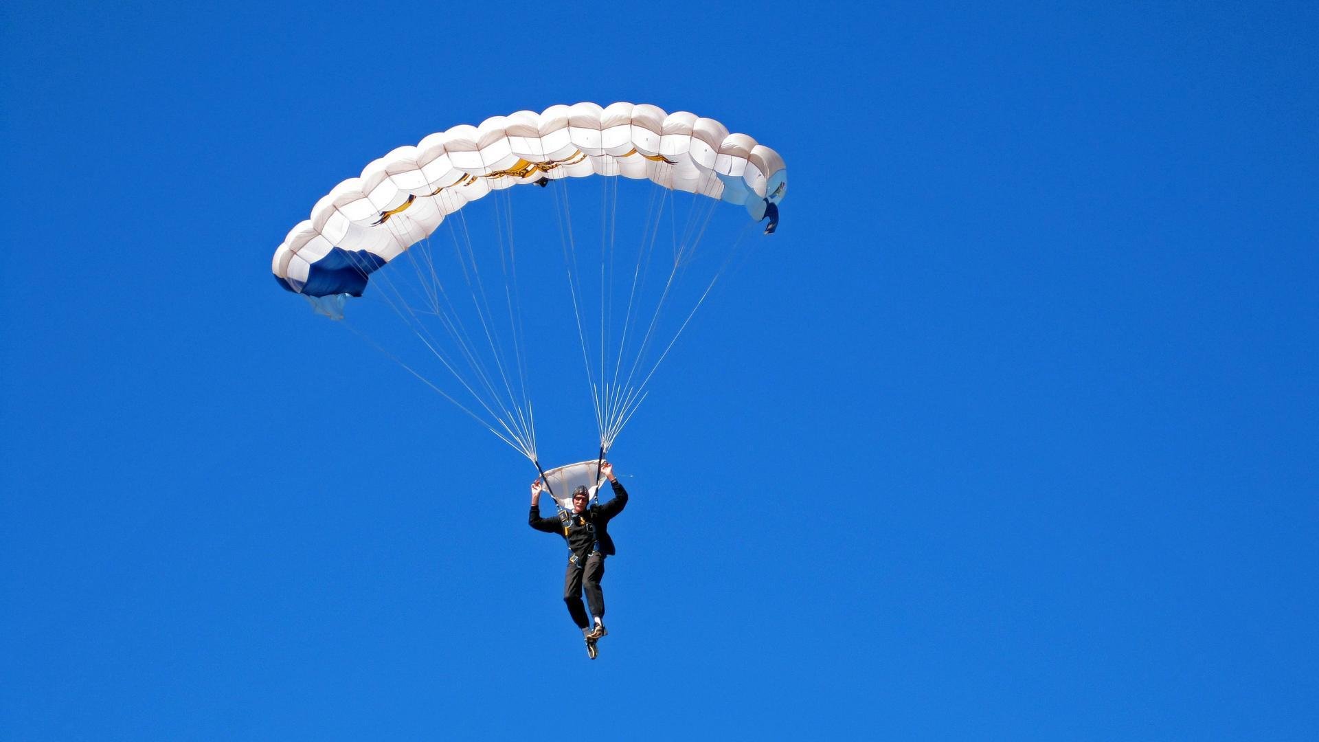 九游在线玩-终点冲刺：速度与策略的巅峰对决，终点冲刺跑是哪一段